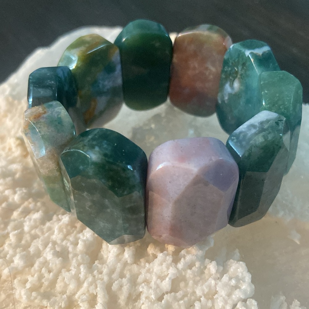 •GORGEOUS• one of a it’s kind moss agate gemstone stretch bracelet